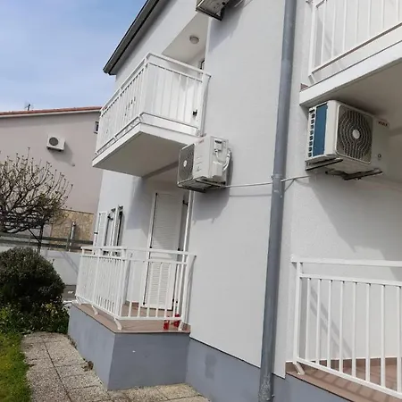 Fejer Apartment *
