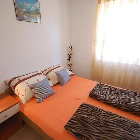 Fejer Apartment *