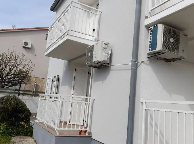 Fejer Apartment *