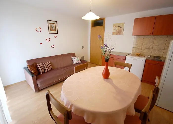 Fejer Apartmán Njivice